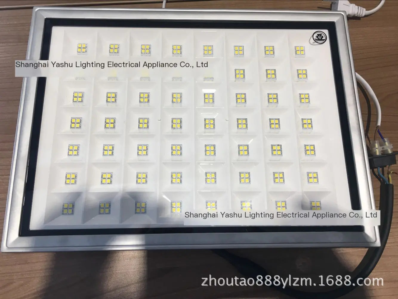 Shanghai Yaming 100W LED Floodlight Fixture